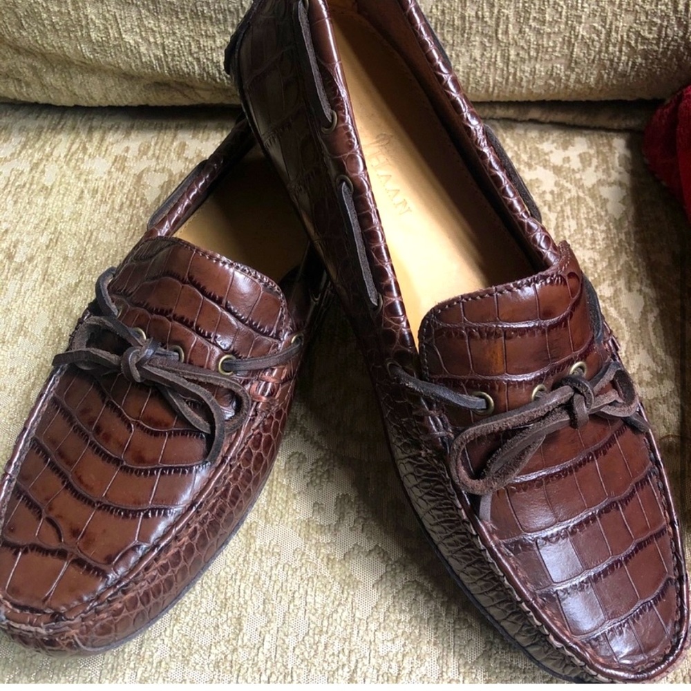 NEW WITHOUT BOX COLE HAAN CROC
EMBOSSED DRIVER LOAFER